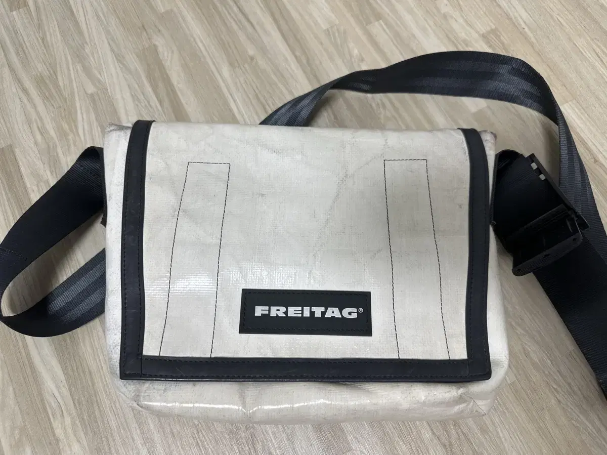 FREITAG LASSIE 프라이탁 라씨 흰